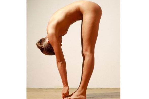 Des gymnastes en tenues tres legeres !