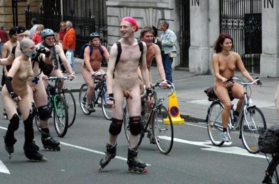 A poil en public